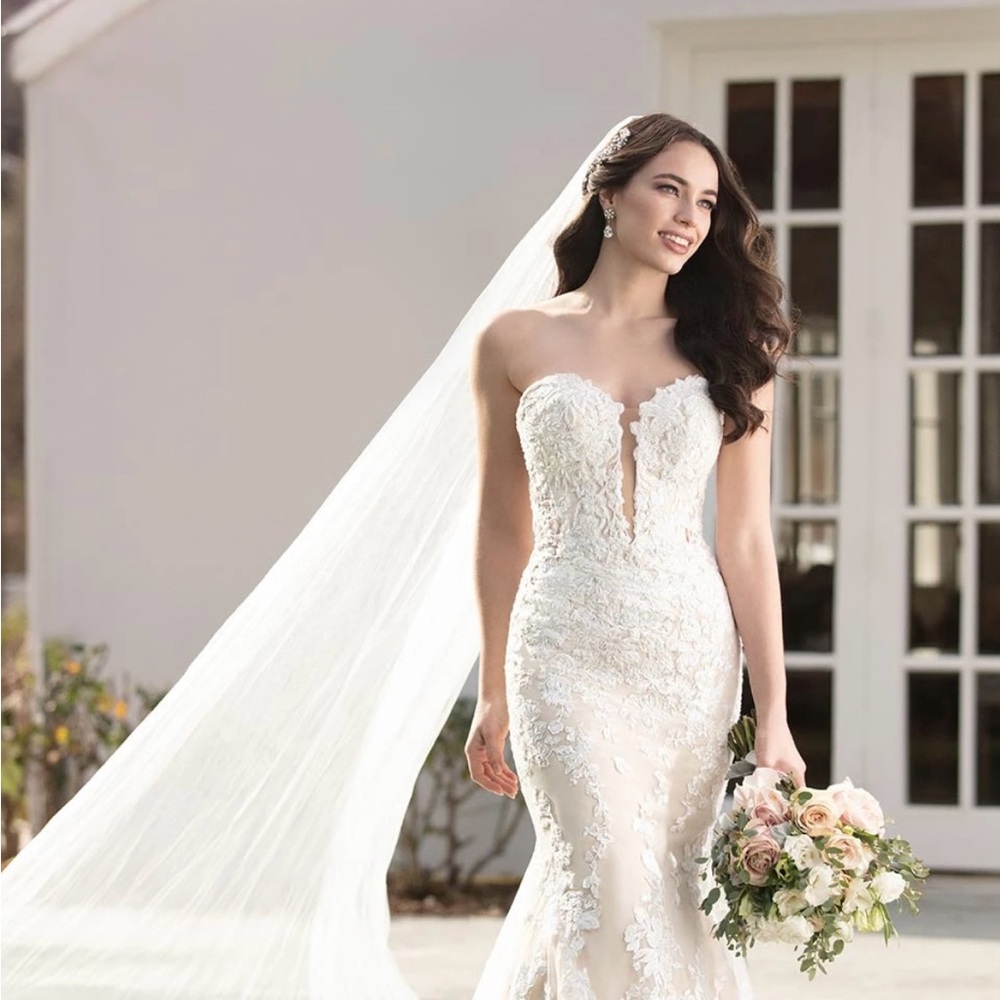 Martina Liana Bridal Gown - Picture 4 of 9
